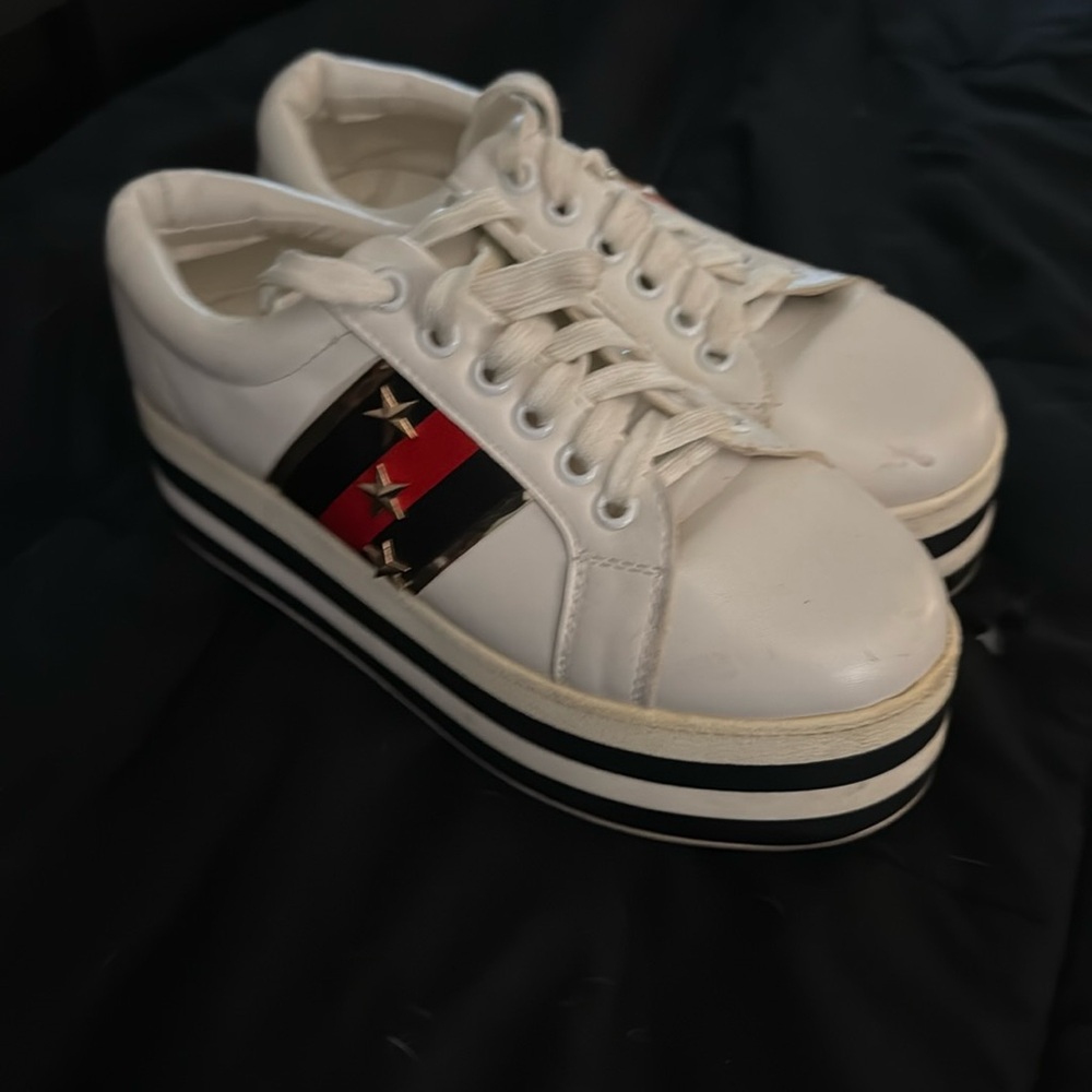 Women’s platform tennis shoes